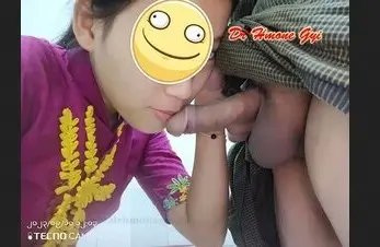 ကြည့်ရှု့သူများနေတဲ့ ချစ်သူကိုရှယ်ပြုစုတဲ့ မြန်မာမလေး